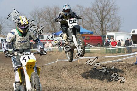 2 moto en course haha ses ki ki va gagner.